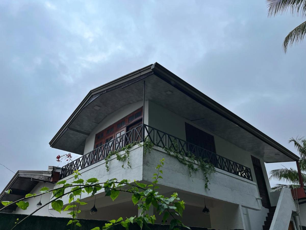 Crystal Lake Resort Kandy Exterior foto